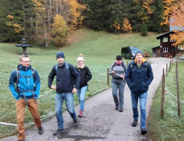 Hüttenwochenende 11.10.-13.10.2024

Gemeinschaft steht bei uns an oberster Stelle. Deshalb fand unser gemeinsames Hüttenwochenende mit Wandern, gemeinsamen Kochen und Essen, und vor allem guten Gesprächen statt. 

Du hast auch Lust auf Gemeinschaft, Spaß und gleichzeitig Gutes tun? Dann schreib uns! 

#albeck #drk #drklangenau #gemeinsamfürlangenau #ehrenamt #langenau #hörvelsingen #göttingen #ehrenamtverbindet #ortsvereinlangenau